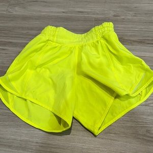 Lululemon hotty hot 4 inch size 0